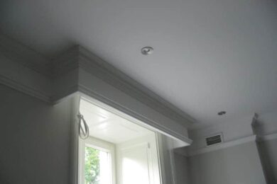 osłona karnisza w salonie